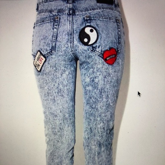 Daisy Street Acid Wash  Patch Mom Jean - Picture 2 of 8